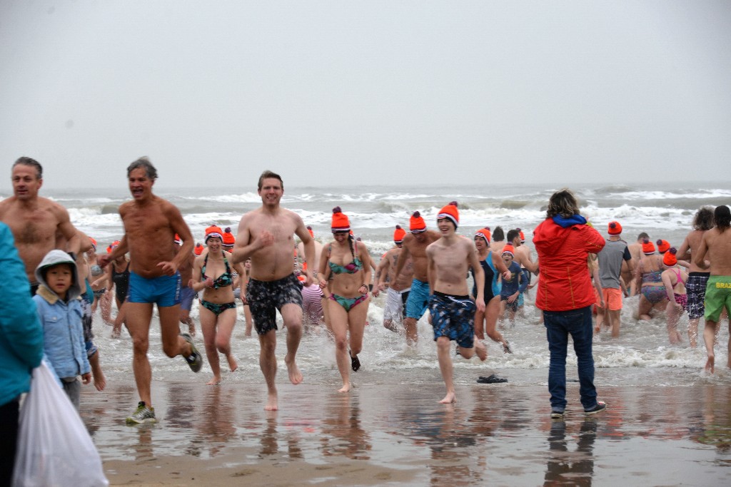 ../Images/Nieuwjaarsduik Nederzandt 2017 061.jpg